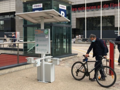 Station solaire vélo trottinette
